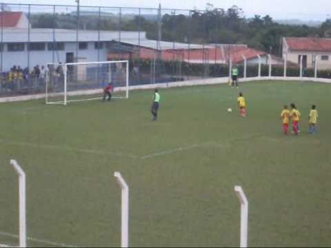 Carlinhos Beker marca gol de empate p/ Cerquilho. Cerquilho 1 x 1 Ki gol - Campeonato sub-10.