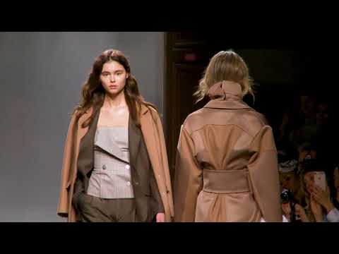 Kristina Fidelskaya Autumn Winter 2018-19 Paris Fashion Week " Nuovo Inizio"