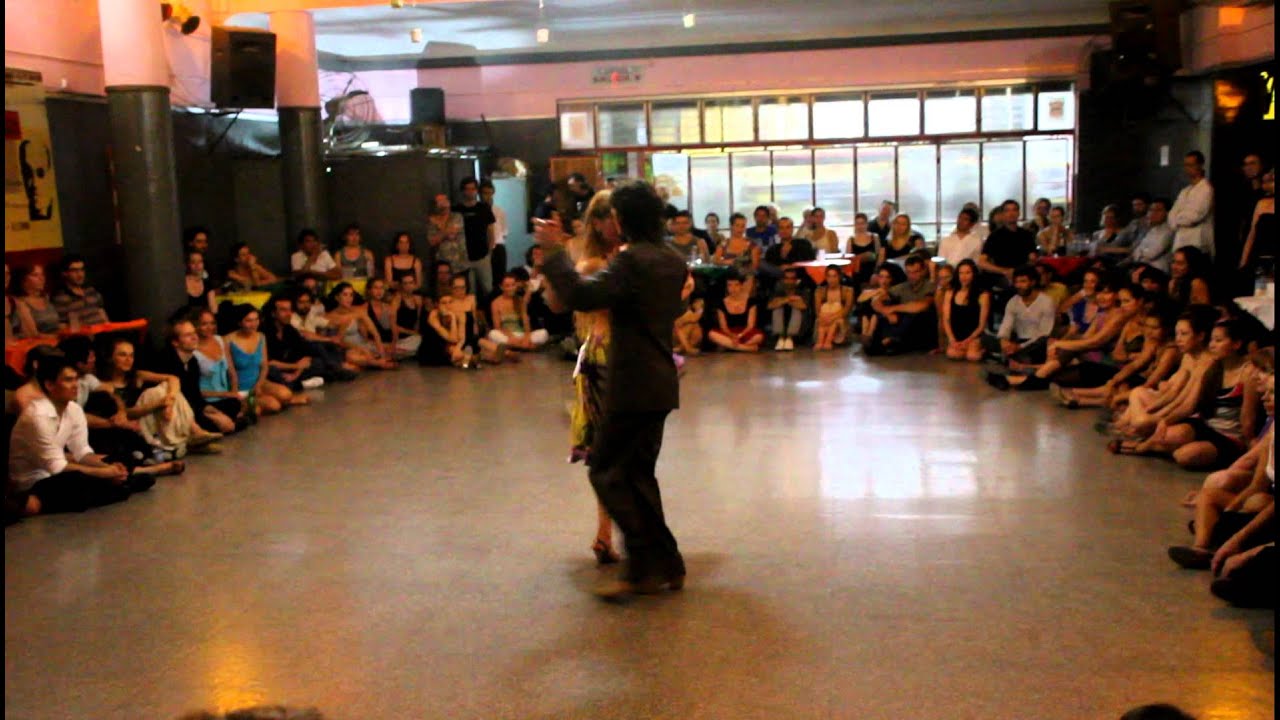 Eugenia Parrilla y Yanick Wyler bailan en Malcolm 4