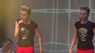 SCHOOL&#39;S OUT Jedward