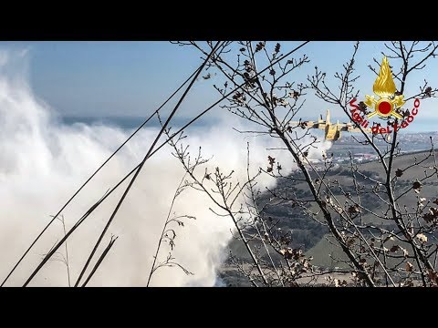 Canadair Vigili del Fuoco - Incendio su Monte Aquilino (AP)