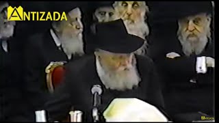 ניגון ילכו מחיל אל חיל בהתוועדות יום הולדת ה-83 של כ"ק הרבי מליובאוויטש - התמונה מוצגת ישירות מתוך אתר האינטרנט יוטיוב. זכויות היוצרים בתמונה שייכות ליוצרה. קישור קרדיט למקור התוכן נמצא בתוך דף הסרטון