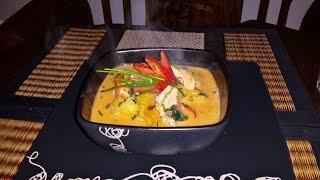 Tajskie Czerwone Curry z kurczakiem i ananasem (แกงไก่ใส่สับปะรด) by Andy&Fa