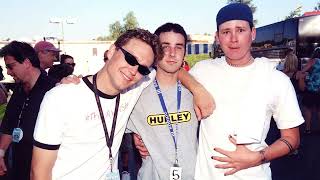 Download lagu blink-182 - What's My Age Again? (Peter Pan Complex) (HQ Demo) mp3