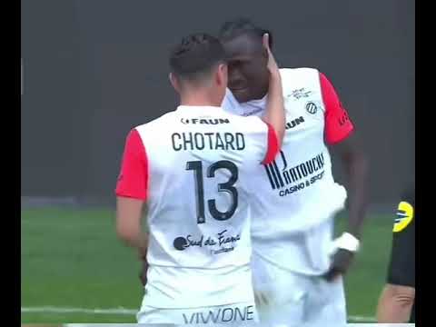 Issiaga Sylla del Montpellier se enteró que falleció su madre, jugó igual y rompió en llanto