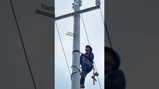 Download lagu Cara mudah pekerja PLN ini memanjat tiang beton untuk membetulkan listrik #shorts mp3