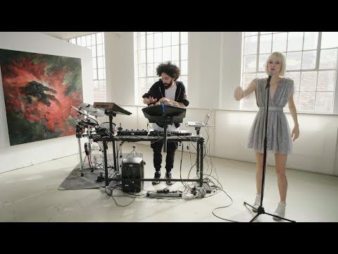 PAX (Paradise Axiliary) feat. Nika - Follow The Sun | Art Gallery Session
