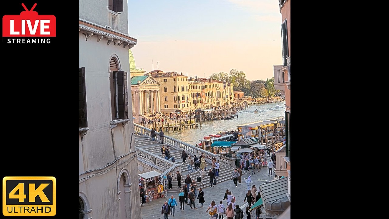 Live webcam view of Venice Grand Canal - Scalzi Bridge & Gondolas