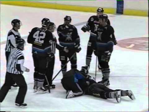 Steve Carpenter Big Hit On Barrie Moore ISL 31-12-00