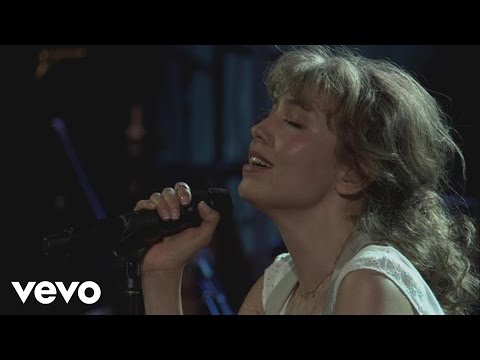 Videoclip de Cuando Te Beso (Live Version) — Thalia