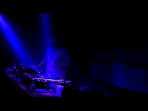 Justin Robertson@TechnoTherapy with Pig&Dan 28.04.11.MOV
