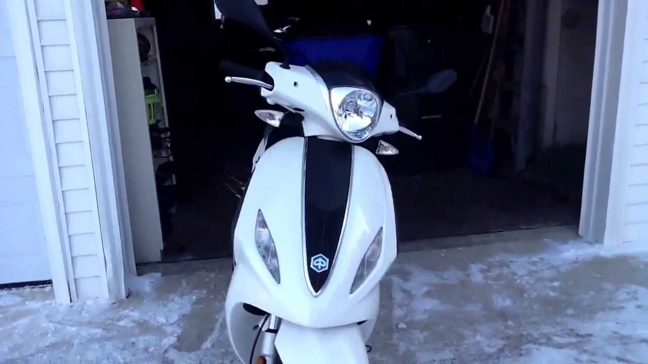 Piaggio fly 150 review, In depth tour, and exhaust.