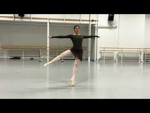Alice Hidalgo, classical variation, class exercices and contemporary 