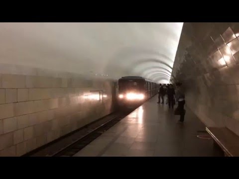 Slow mo Metro Train Arriving at Tverskaya station : Тверская @CommonCookie