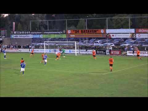 de Bataven - RKHVV -  Lennart schiet snoeihard op de lat