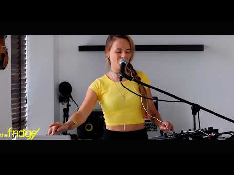 LYZZ - Pianist / Singer with Loop Pedal - BangBang