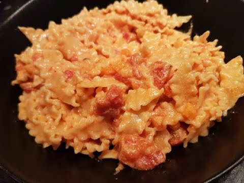 Ricetta semplice pasta al sugo di pomodoro e caprino