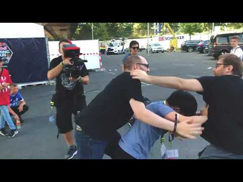 Stress auf der Gamescom! Herr Newstime und Mr Trashpack kloppen sich!!