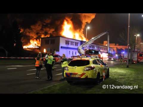 Grote uitslaande brand Partycentrum en Bowling Tilburg 25-03-2016