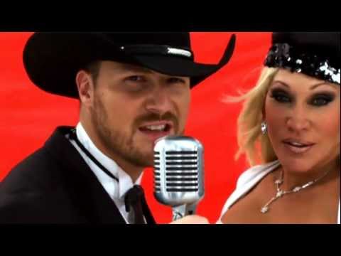 Laura León y Santiago Garza: Video oficial: "O me Cumples o te vas"