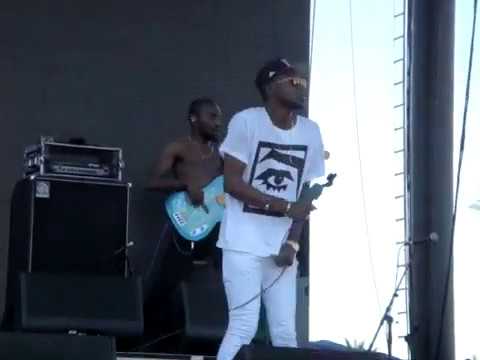 Theophilus London | Last Name London + Groove Me (Maximum Balloon) | live Coachella, April 20, 2013