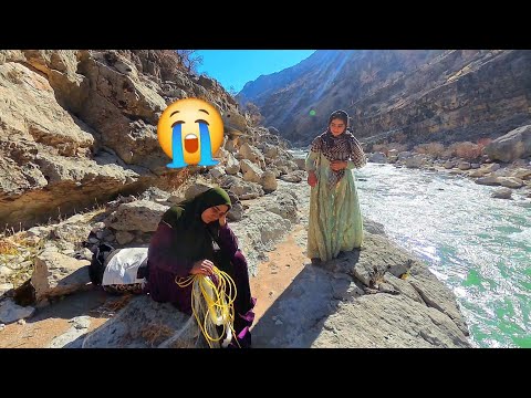 From Pomegranates to Danger! 🍎🌊 | Saghar and Her Daughter’s Failed Fishing 🎣😔