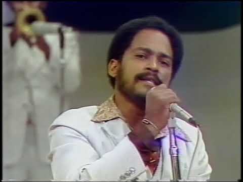 CHECHE ABREU - Aqui Estoy Mi Vieja (80's)