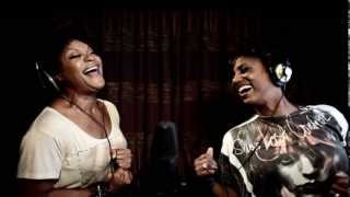 Edsilia Rombley & Ruth Jacott - Uit Het Oog Niet Uit Mijn Hart (Officiële Video)