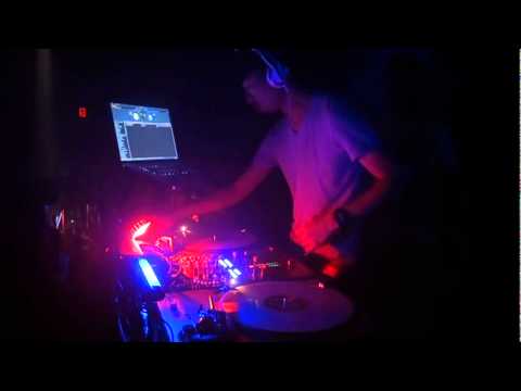 DJ SWING spinnin' at "SOUNDZ OF BLACKNESS" Every Thursday at 27 Destiny  (No.2)