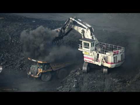 Terex RH120E Loads CAT Tucks