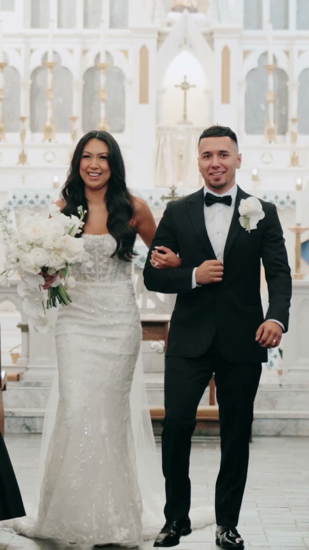 Vertical opening frame of the wedding teaser