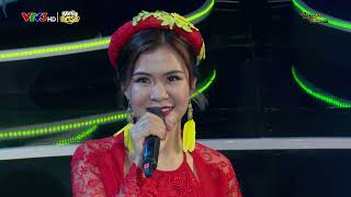 Hà Nhi từng là sinh viên Đại học Ngoại Thương, sau này ước muốn mở một quán xôi độc