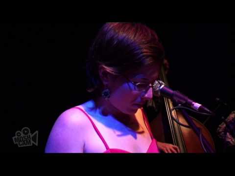 Elana Stone - Seaplane (Live in Sydney) | Moshcam