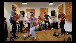 Videoklip Ben Cristovao - Nohy s textom piesne