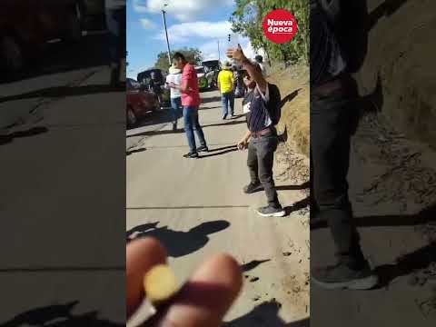 Habitantes de Zapatoca bloquean chiva de campaña de Iván Cepeda