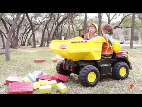 Little Builders 1 - The Building Blocks, The Smasher and The Mighty Dump Truck