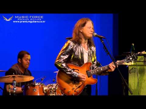 Robben Ford live in Seoul 20130518 - Everything I Do Gonna Be Funky