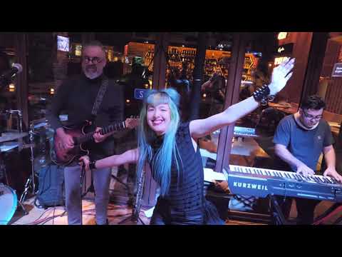 Miss Lu & Strada Pogo  -  Toxic (Britney Spears ) cover  - live at Gargantua Lounge Bucharest