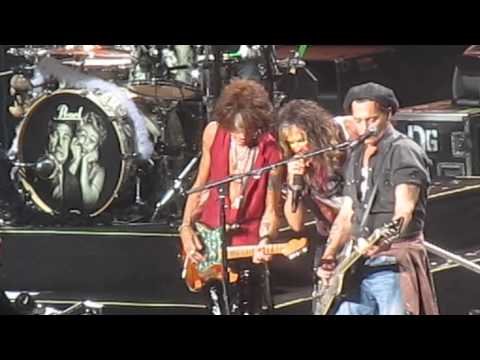 Train Kept A-Rollin' featuring Johnny Depp - Aerosmith - Mansfield, MA 07/16/2014