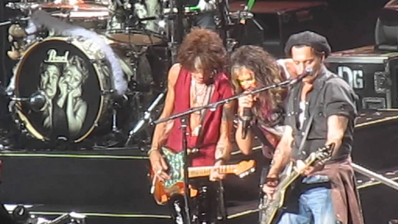 Train Kept A-Rollin' featuring Johnny Depp - Aerosmith - Mansfield, MA 07/16/2014 - YouTube