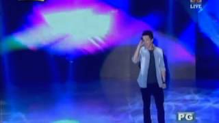 Bamboo sings &#39;The Man Who Can&#39;t Be Moved&#39; on It&#39;s Showtime