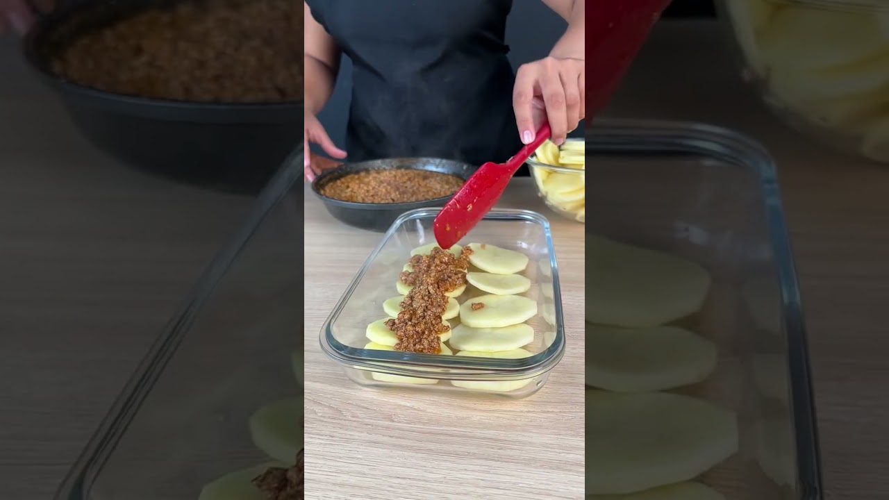 Basta despejar a carne moída sobre as batatas e você terá um jantar delicioso 1.0