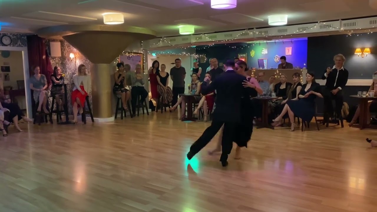 Juan Vargas y Ornella Simonetto 02 en Helsinki - Parque Patricios, Canaro