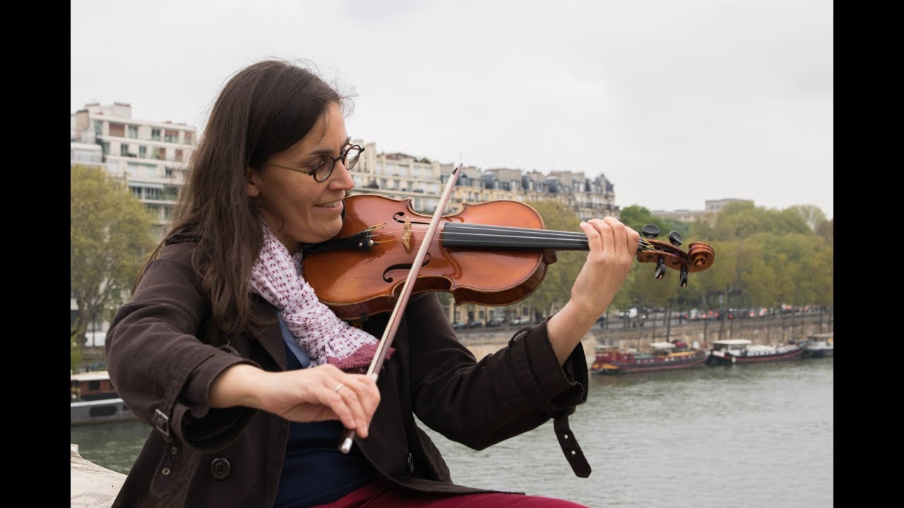Agnès, religieuse xavière, violoniste, professeur des écoles