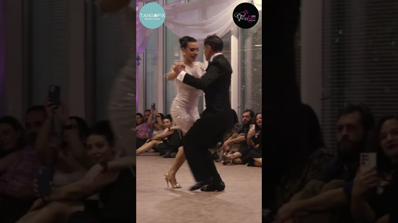 TANGO LOVERS FESTIVAL '24 - Yanina Quiñones & Neri Piliu dance La Juan D'Arienzo - Milonga del 83