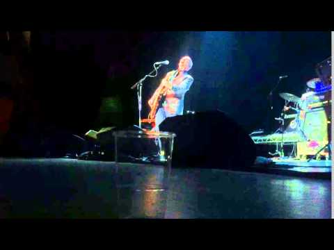 Midge Ure sings Vienna