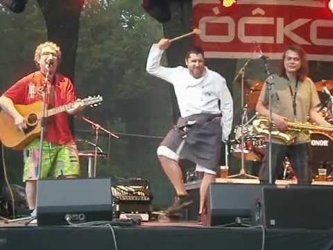 OUVALSKEJ BIGBÍT 2012 - EMMA & OLEG HOMOLA - VOŽRALI SE KUCHAŘI :-)))