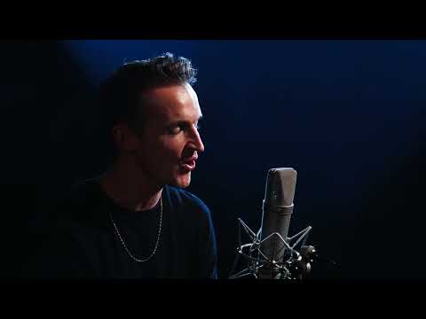 Luke Burr - Dancing on The Moon (live & acoustic)