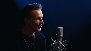 Luke Burr - Dancing on The Moon (live &amp; acoustic)