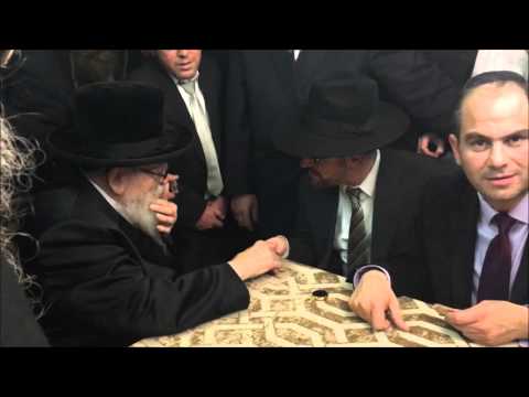 United Hatzalah CEO Eli Beer Meets With Skverer Rebbe In Israel